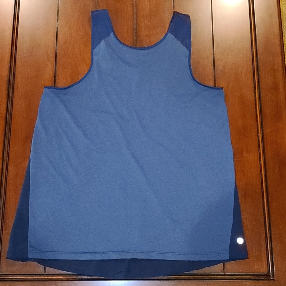 Bundle of two Avia tank tops